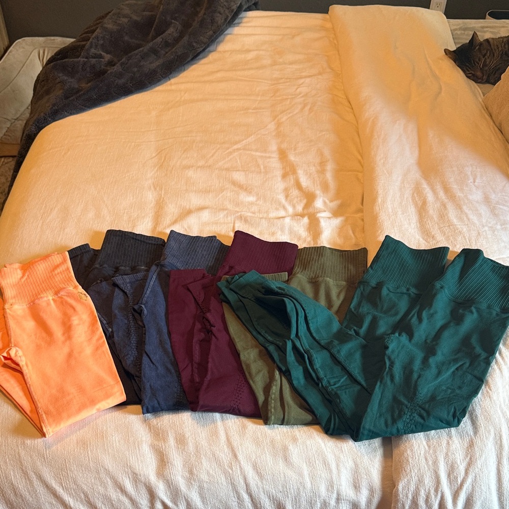 Huge athletic lot (Free people, Lulu & Alo) 12 pieces